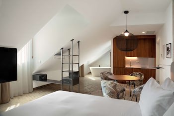 Atocha Hotel Madrid, Tapestry Collection By Hilton