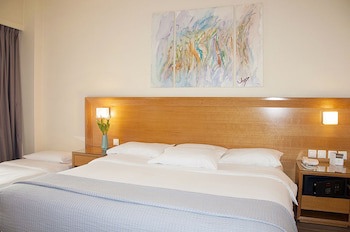 Athinais Hotel