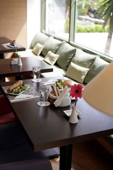 Athinais Hotel