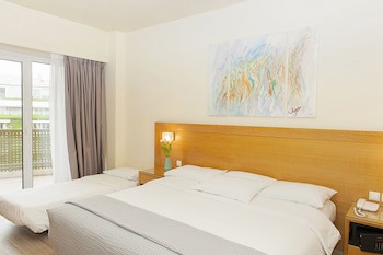 Athinais Hotel