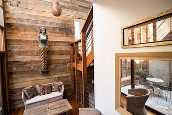 Casa Galos Hotel & Lofts
