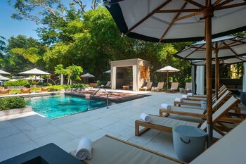 El Mangroove Papagayo, Autograph Collection