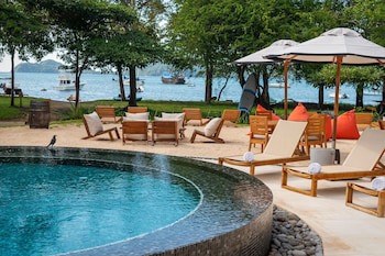 El Mangroove Papagayo, Autograph Collection