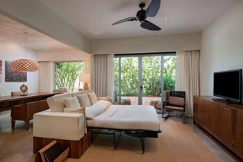 El Mangroove Papagayo, Autograph Collection
