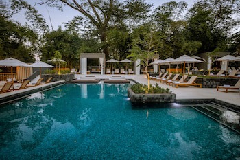 El Mangroove Papagayo, Autograph Collection
