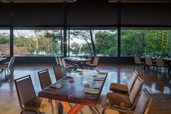 El Mangroove Papagayo, Autograph Collection