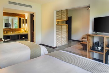 El Mangroove Papagayo, Autograph Collection