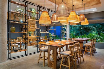 El Mangroove Papagayo, Autograph Collection