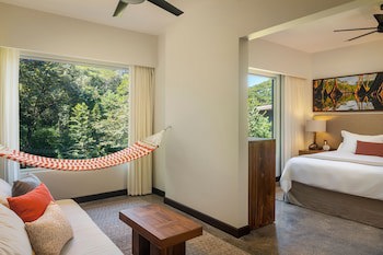 El Mangroove Papagayo, Autograph Collection