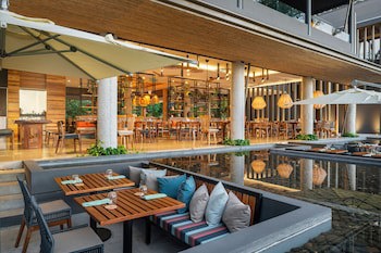 El Mangroove Papagayo, Autograph Collection