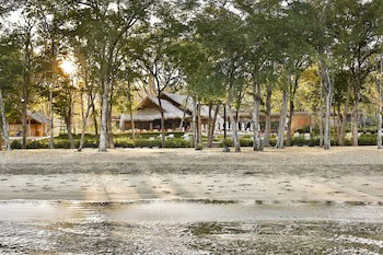 El Mangroove Papagayo, Autograph Collection