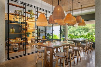 El Mangroove Papagayo, Autograph Collection
