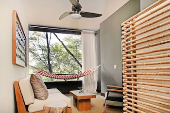 El Mangroove Papagayo, Autograph Collection