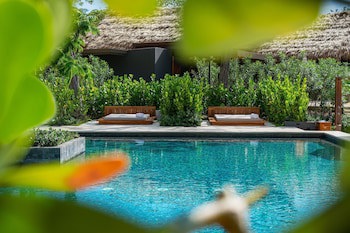 El Mangroove Papagayo, Autograph Collection