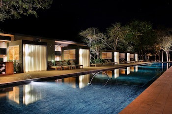 El Mangroove Papagayo, Autograph Collection