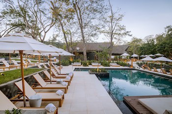 El Mangroove Papagayo, Autograph Collection