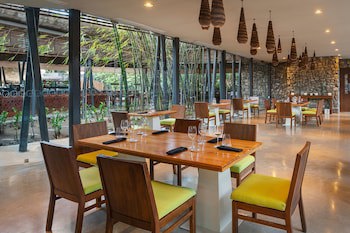 El Mangroove Papagayo, Autograph Collection