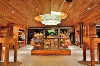 El Mangroove Papagayo, Autograph Collection
