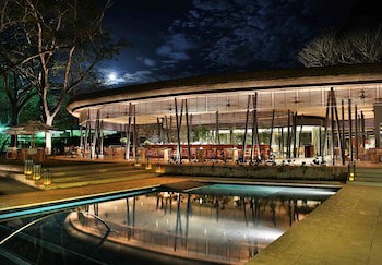 El Mangroove Papagayo, Autograph Collection