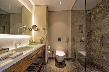 Crowne Plaza Istanbul - Oryapark by IHG galeri fotoğrafı