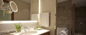 Crowne Plaza Istanbul - Oryapark by IHG galeri fotoğrafı