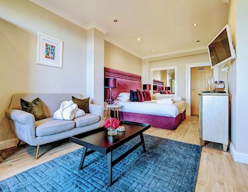 Bayswell Park Hotel