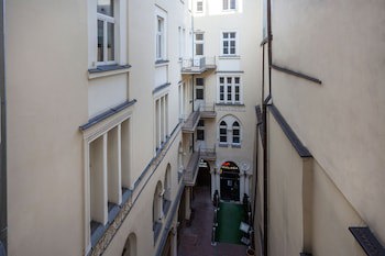 Venetian House Market Square Aparthotel