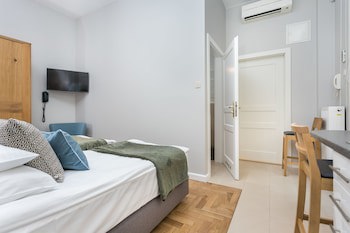 Venetian House Market Square Aparthotel
