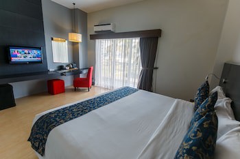 Solea Seaview Resort
