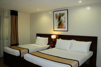Golden Prince Hotel And Suites