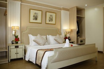 Golden Prince Hotel And Suites