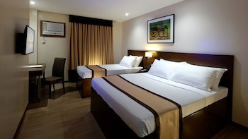 Golden Prince Hotel And Suites