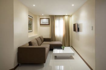 Golden Prince Hotel And Suites
