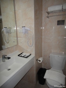 Golden Prince Hotel And Suites