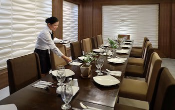 Golden Prince Hotel And Suites