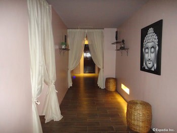 Golden Prince Hotel And Suites