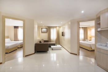Golden Prince Hotel And Suites