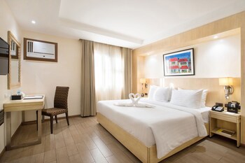 Golden Prince Hotel And Suites