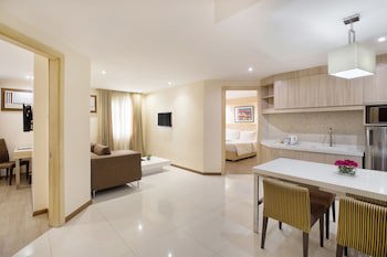 Golden Prince Hotel And Suites