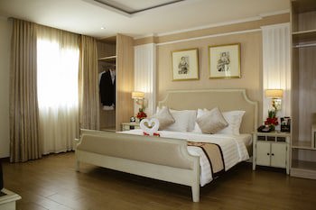 Golden Prince Hotel And Suites