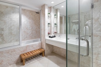 Golden Prince Hotel And Suites