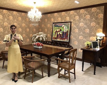 Golden Prince Hotel And Suites