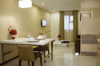 Golden Prince Hotel And Suites