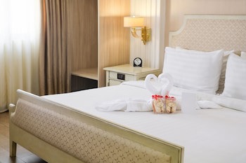 Golden Prince Hotel And Suites