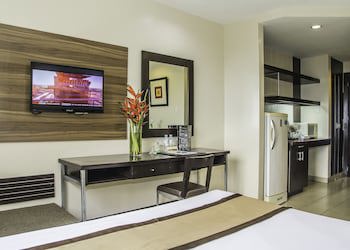 Golden Prince Hotel And Suites