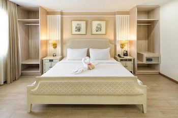 Golden Prince Hotel And Suites