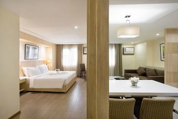 Golden Prince Hotel And Suites