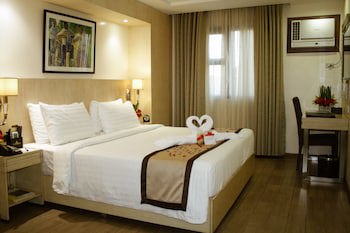 Golden Prince Hotel And Suites