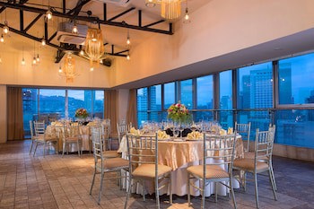 Golden Prince Hotel And Suites