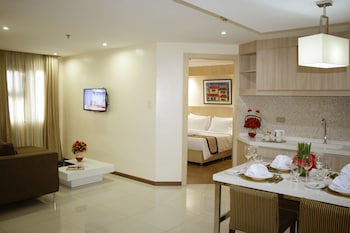 Golden Prince Hotel And Suites